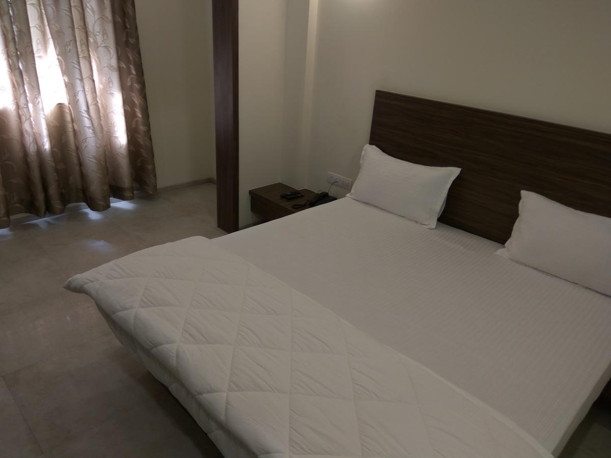 Manasi Inn Satara Exterior foto