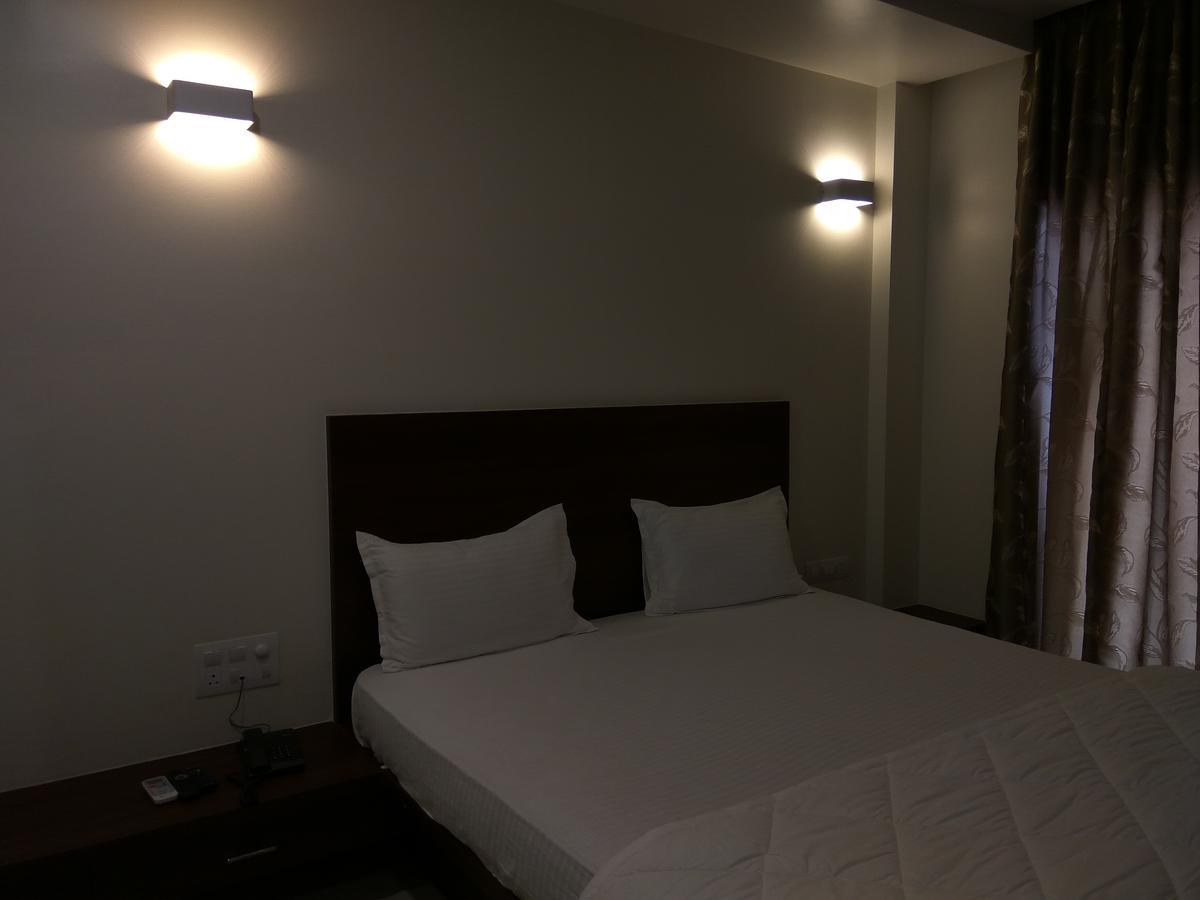 Manasi Inn Satara Exterior foto